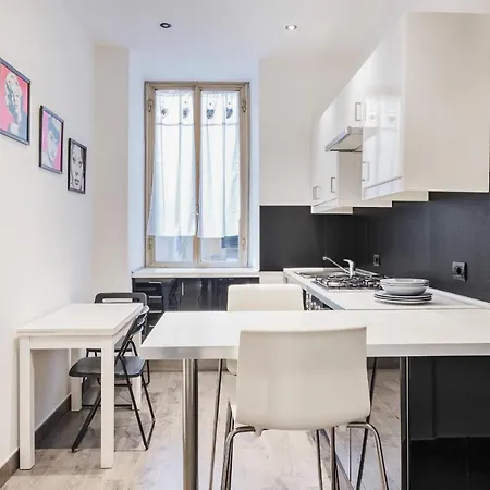 Modern And Bright 2 Bed Flat In Testaccio アパート ローマ