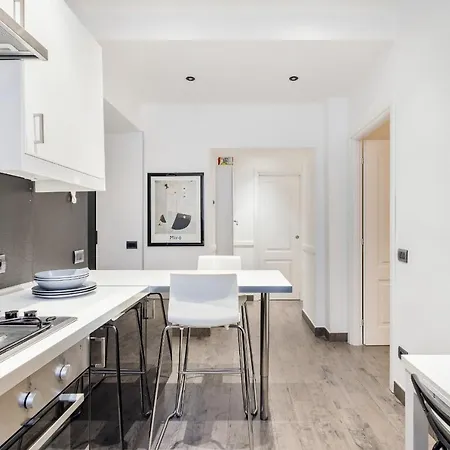 Modern And Bright 2 Bed Flat In Testaccio *