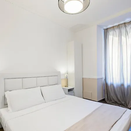 Modern And Bright 2 Bed Flat In Testaccio * ローマ