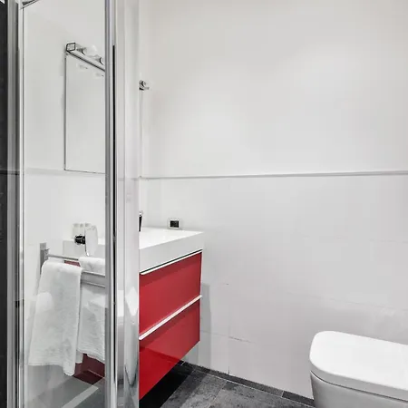 Modern And Bright 2 Bed Flat In Testaccio * ローマ