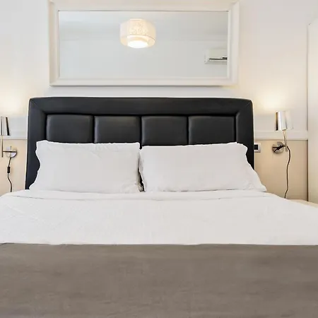 Modern And Bright 2 Bed Flat In Testaccio * ローマ