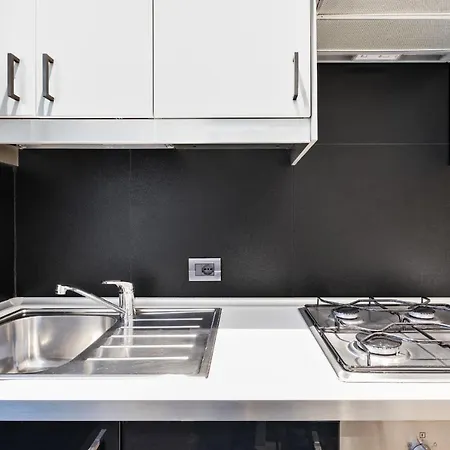 Modern And Bright 2 Bed Flat In Testaccio